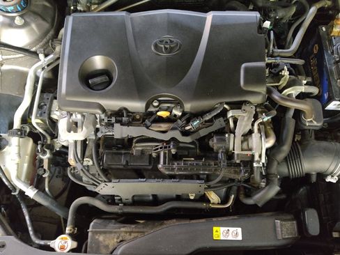 Used 2020 Toyota Camry XLE image 30