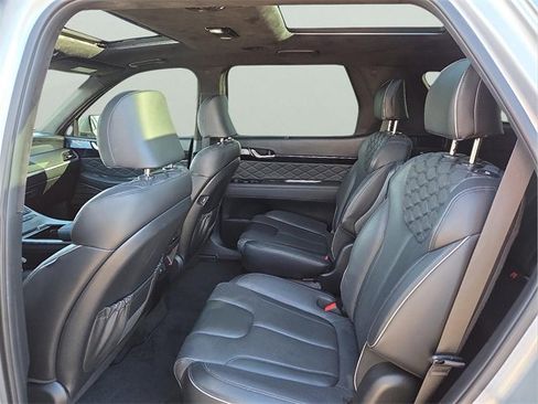 Used 2022 Hyundai Palisade Calligraphy image 11