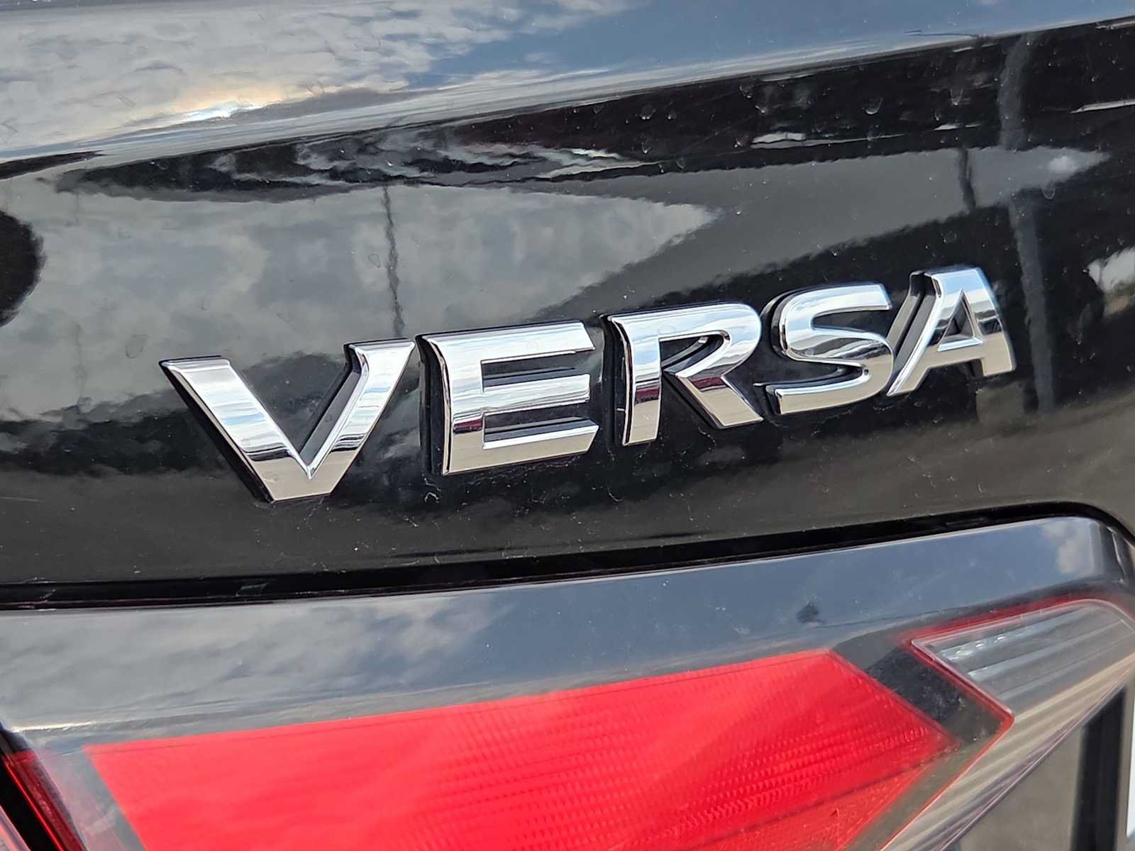 Used 2024 Nissan Versa SV FWD image 10