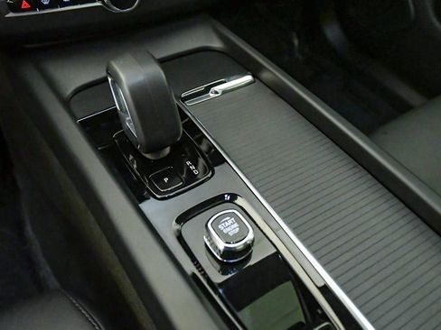 Certified 2025 Volvo XC60 B5 Core AWD/4WD image 20
