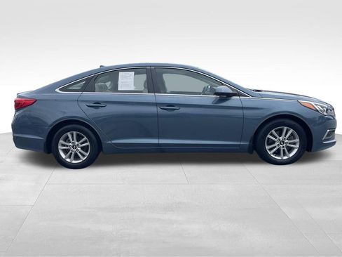 Used 2017 Hyundai Sonata SE image 2