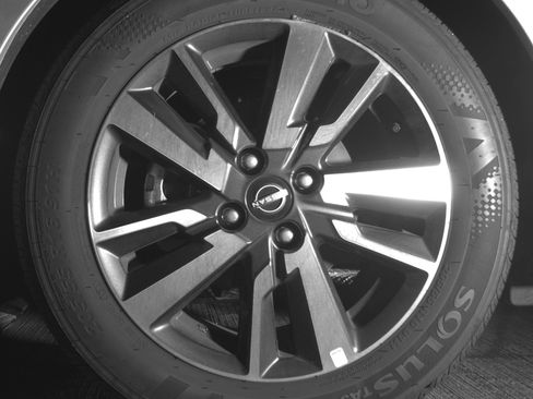 Used 2025 Nissan Versa SV image 12