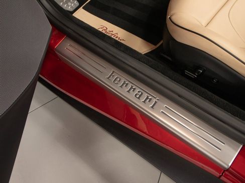 Used 2020 Ferrari Portofino image 38