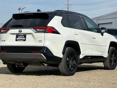 Used 2021 Toyota RAV4 XSE AWD/4WD image 4