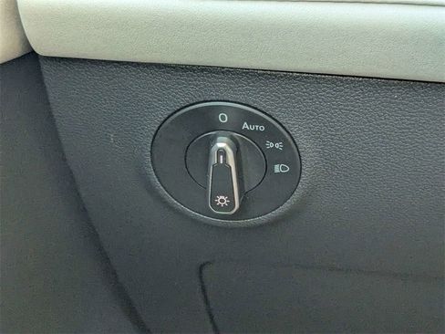 Used 2025 Volkswagen Taos SE image 26