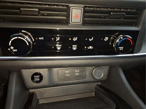 Used 2024 Nissan Rogue S AWD/4WD image 13