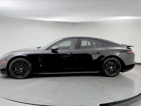 Used 2017 Porsche Panamera RWD image 3
