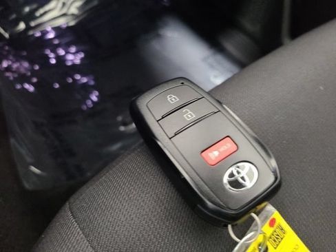 Used 2024 Toyota Tacoma TRD Off-Road AWD/4WD image 31