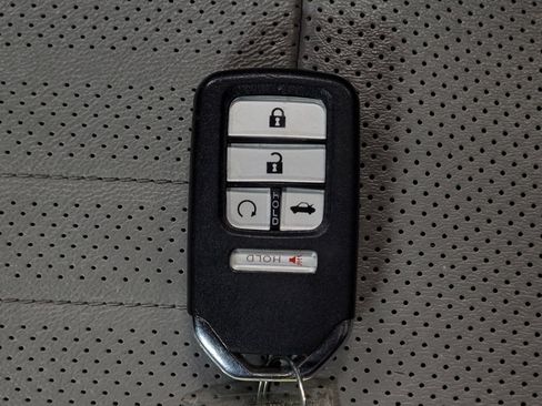 Used 2018 Honda Accord Touring image 32