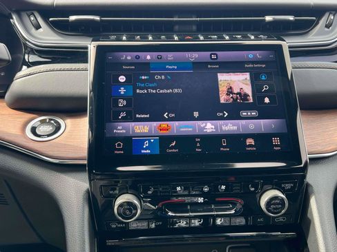 Used 2023 Jeep Grand Cherokee Summit w/ Luxury Tech Group V image 15