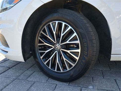 Used 2019 Volkswagen Jetta SE image 32