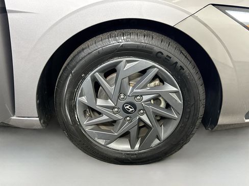 Used 2024 Hyundai Elantra SEL image 32