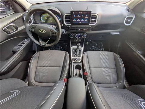 Certified 2025 Hyundai Venue Limited FWD image 3