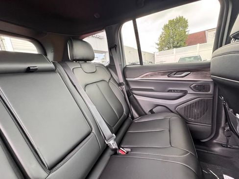 New 2026 Jeep Grand Cherokee Limited w/ Limited Altitude Package AWD/4WD image 21
