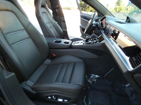 Used 2018 Porsche Panamera 4 image 28