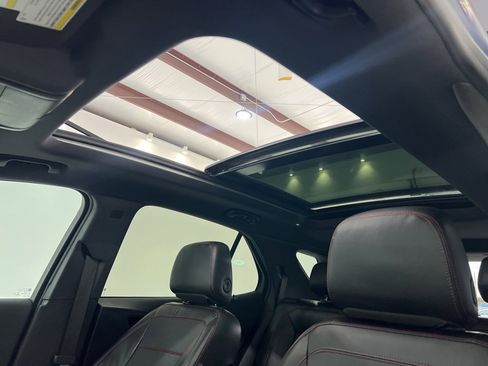 Used 2022 Chevrolet Equinox RS w/ RS Leather Package image 17