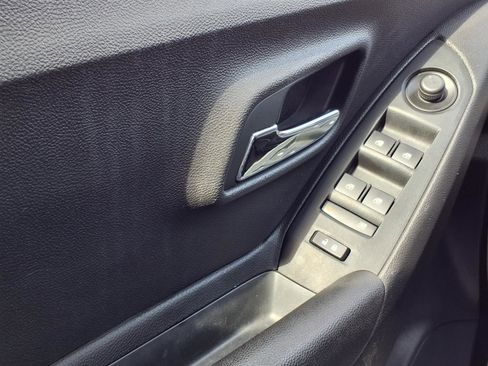 Used 2019 Chevrolet Trax LS w/ Tint and Cruise Package image 17