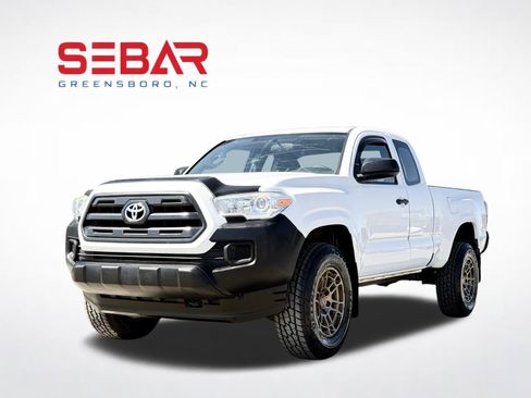 Used 2017 Toyota Tacoma SR image 2