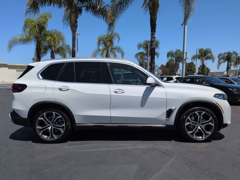 Certified 2025 BMW X5 xDrive40i w/ Parking Assistance Package AWD/4WD image 11
