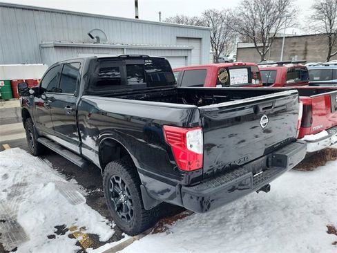 Used 2018 Nissan Titan SV w/ SV Convenience Package image 4