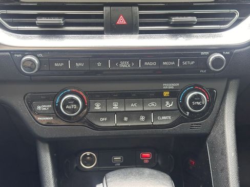 Used 2021 Kia Niro EX Premium image 33