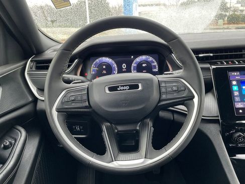 Used 2023 Jeep Grand Cherokee L Laredo image 25