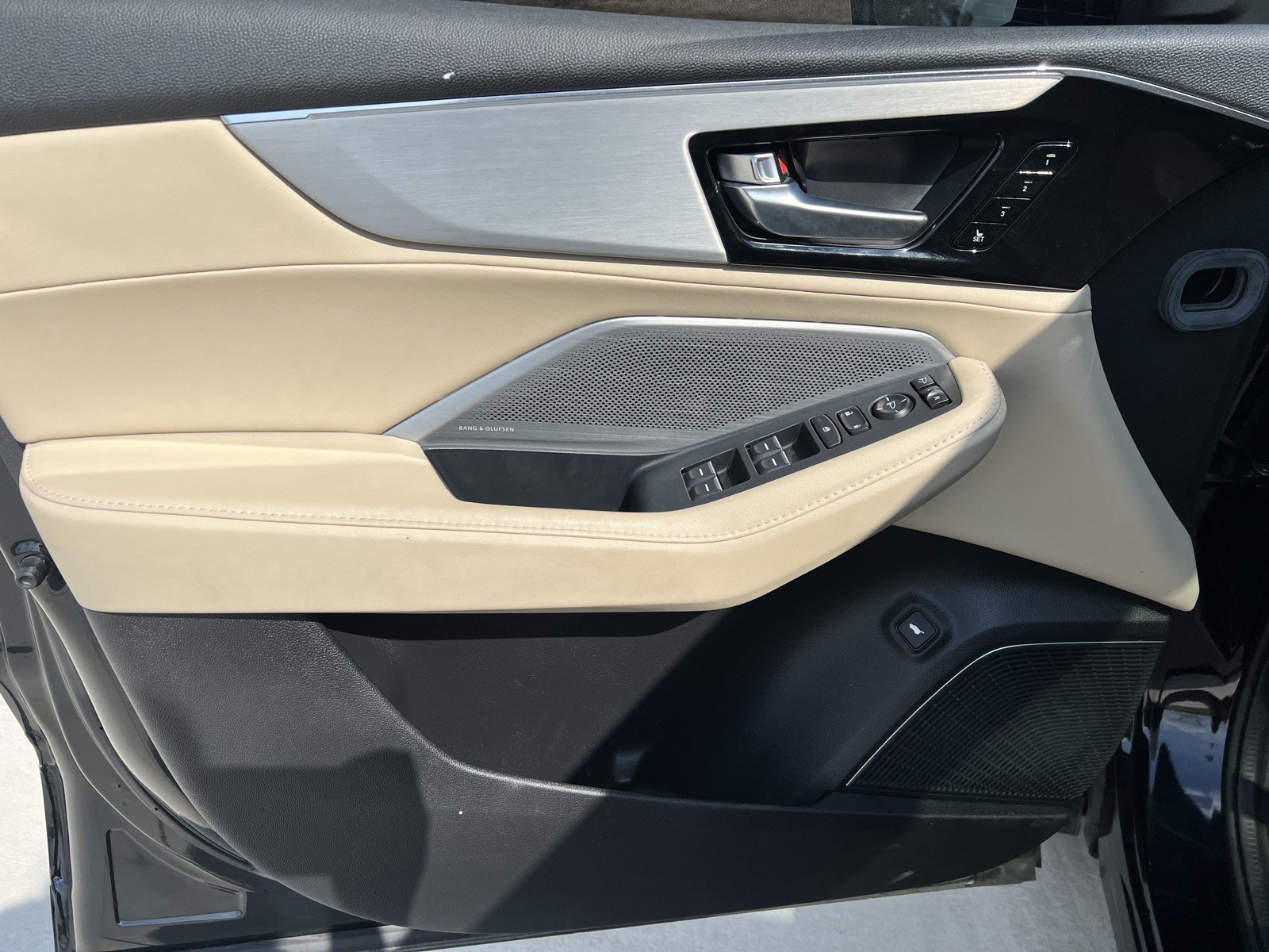 Certified 2025 Acura MDX w/ Technology Package FWD image 14