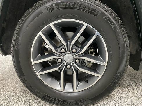 Used 2018 Jeep Grand Cherokee Limited image 24