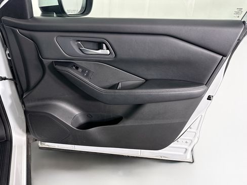 Used 2024 Nissan Rogue SV FWD image 31