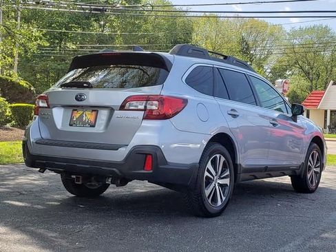 Used 2019 Subaru Outback 2.5i Limited AWD/4WD image 3