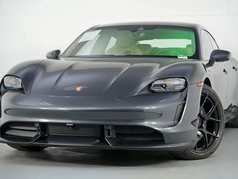 Used 2020 Porsche Taycan image 3