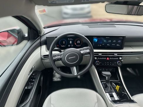 Used 2026 Hyundai Tucson SEL image 11