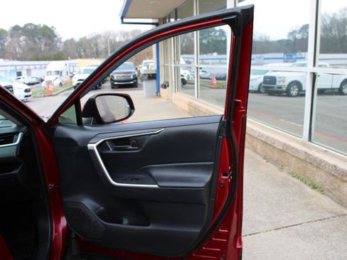 Used 2019 Toyota RAV4 LE FWD image 22