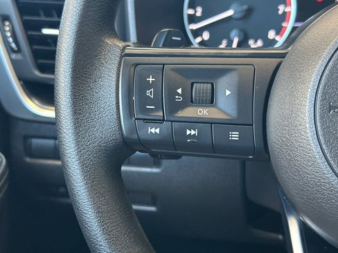 Used 2024 Nissan Rogue SV FWD image 27