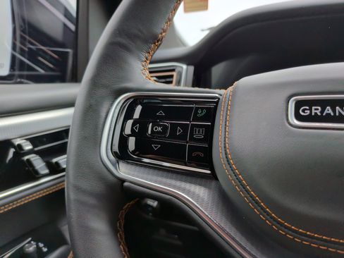 Used 2023 Jeep Grand Wagoneer Series III AWD/4WD image 22