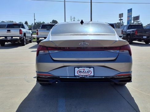 Used 2021 Hyundai Elantra Limited w/ Cargo Package FWD image 7