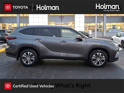 Certified 2024 Toyota Highlander XLE image 1