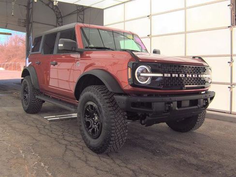 Used 2024 Ford Bronco Wildtrak image 3