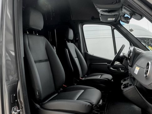 Used 2025 Mercedes-Benz Sprinter 2500 image 23