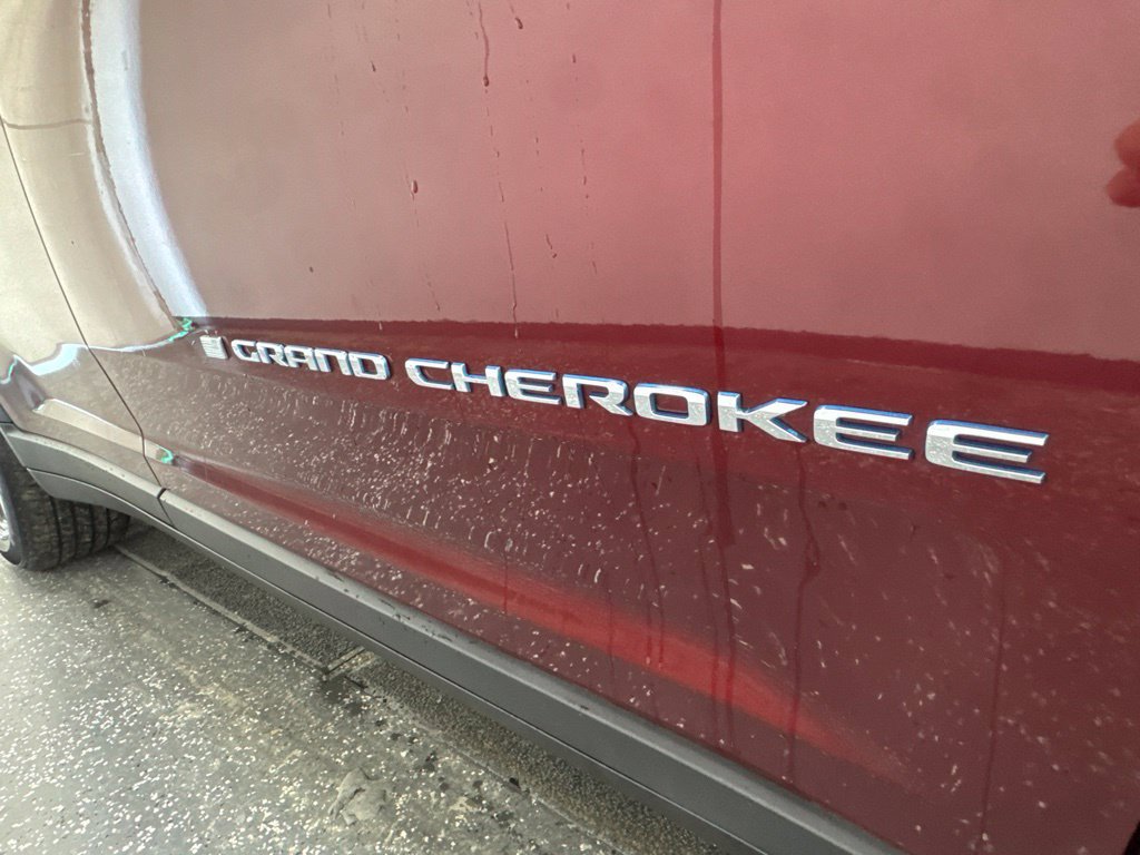 Used 2023 Jeep Grand Cherokee 4WD 4xe image 4