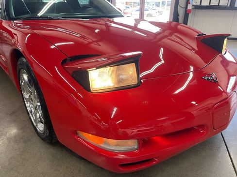 Used 2001 Chevrolet Corvette Coupe w/ Preferred Equipment Group2 RWD image 21