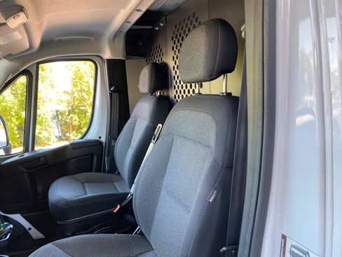 Used 2025 RAM ProMaster 2500 w/ U-Haul Equipment Group FWD image 25