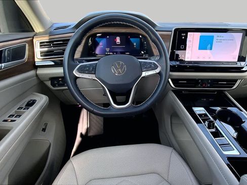 Used 2026 Volkswagen Atlas SE FWD image 6