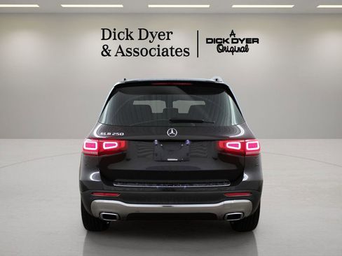 Used 2021 Mercedes-Benz GLB 250 GLB 250 image 3