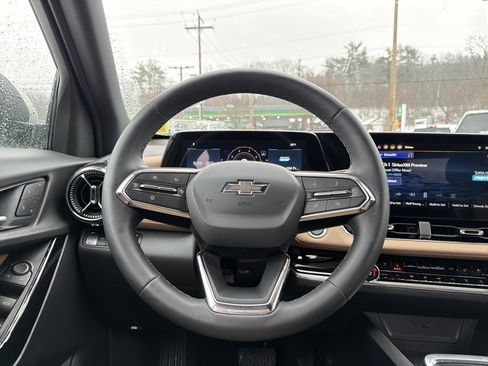 Certified 2026 Chevrolet Equinox ACTIV w/ Convenience Package III image 14