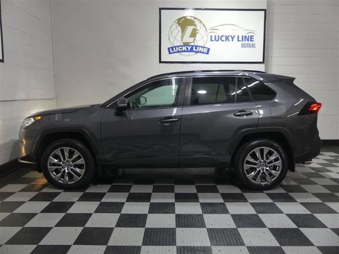 Used 2019 Toyota RAV4 XLE Premium image 7