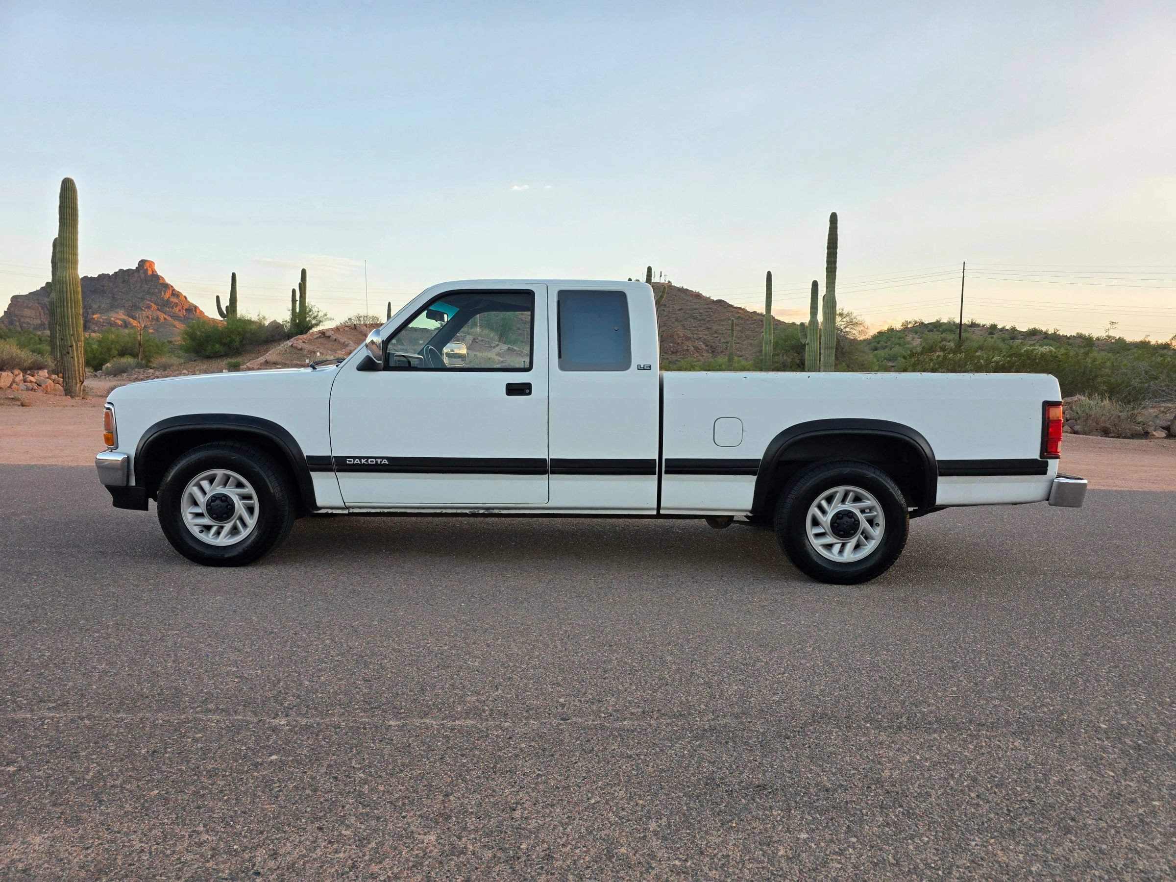 Used 1993 Dodge Dakota 2WD Club Cab image 2