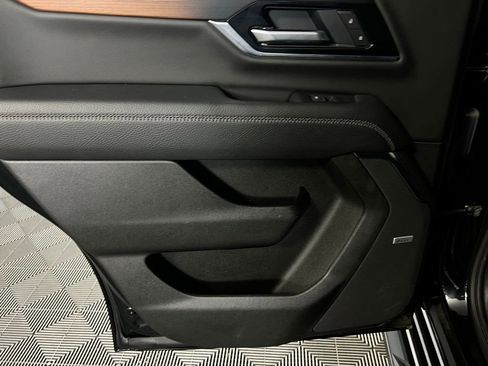 Used 2025 GMC Yukon Denali image 31