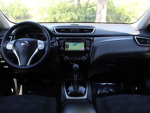 Used 2015 Nissan Rogue SV w/ SV Premium Package image 10