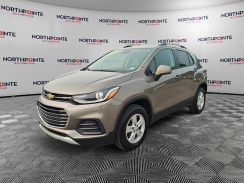 Used 2022 Chevrolet Trax LT w/ LT Convenience Package AWD/4WD image 2